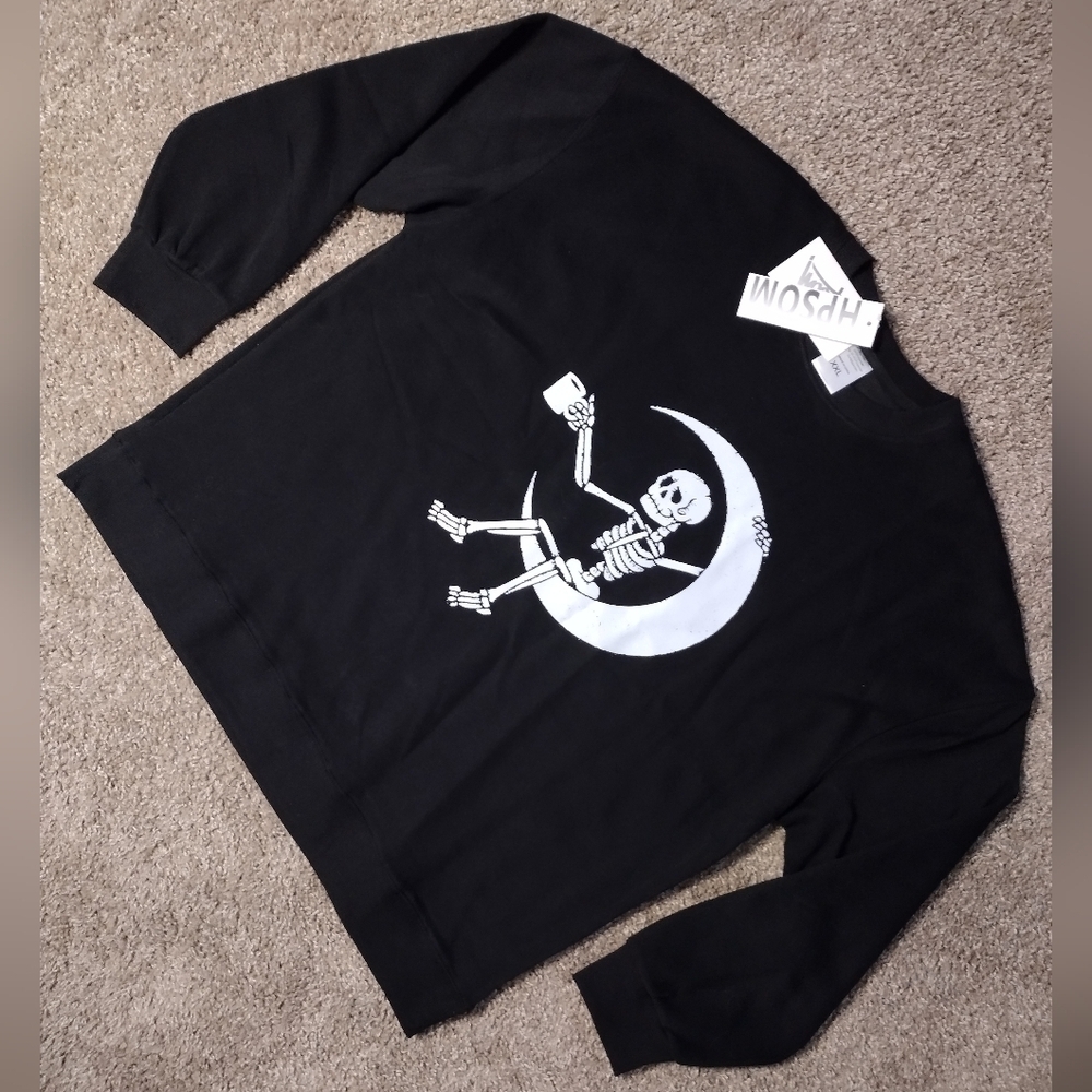 Black Skeleton Graphic Sweater - Picture 2 of 10